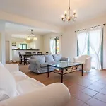 Vali Vila *